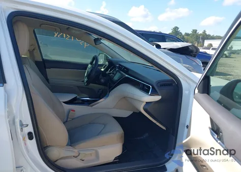 2018 Toyota Camry Le z USA, uszkodzony, nr VIN 4T1B11HK5JU079138